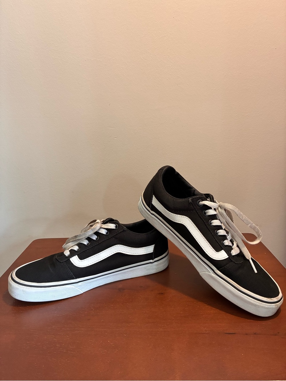 VANS Old Skool Women’s Sz 8 Black and White Classic Sneakers Board Shoes Low Top - Picture 5 of 10